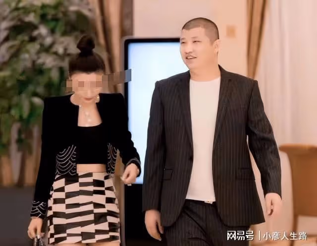 網紅二驢怒懟各大「八卦主播」,放話:再黑我,就讓你們被封殺