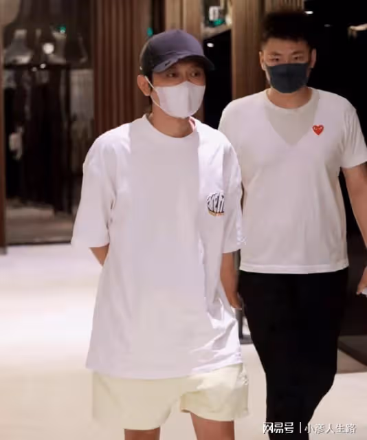 天津德雲社成立一周年慶演，演員已抵達天津，官錄攝像正在進場