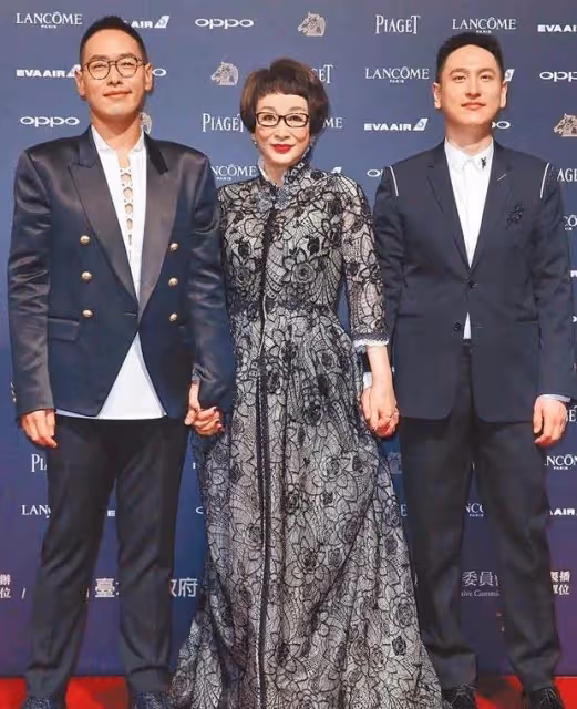 魅力女人徐楓，事業巔峰宣布結婚，事業低谷又遭家庭變故，夫離世一蹶不振，佛法度化才走出：人生真要看得開！