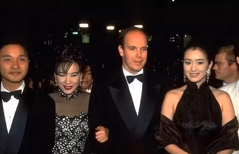 魅力女人徐楓，事業巔峰宣布結婚，事業低谷又遭家庭變故，夫離世一蹶不振，佛法度化才走出：人生真要看得開！