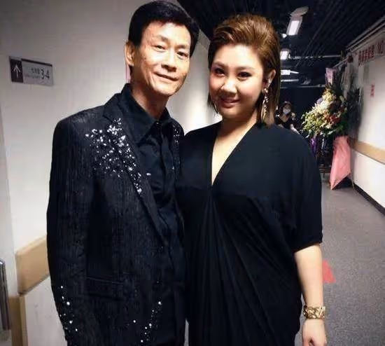 鄭欣宜住「肥姐」生前3千萬豪宅!滿屋都是大白墻,裝修有些簡陋,網友:妥妥的「隱形富婆」