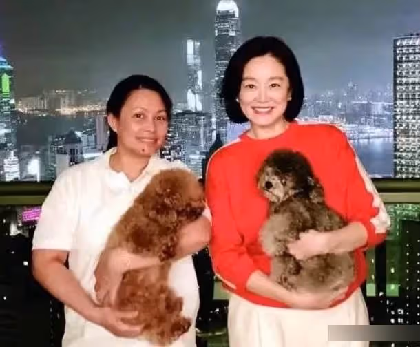 林青霞回應「奢華皇宮」凌晨起火!透露與家人平安無事,態度淡定:「都好,謝謝關心。」