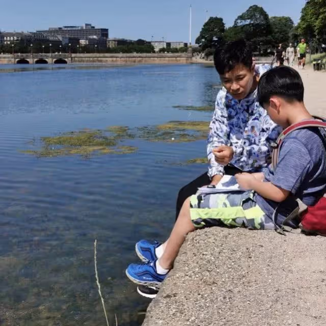 郭晉安罕見曬全家福!妹妹像爸爸長相甜美,哥哥很帥氣像媽媽,一家四口同框「幸福爆表」
