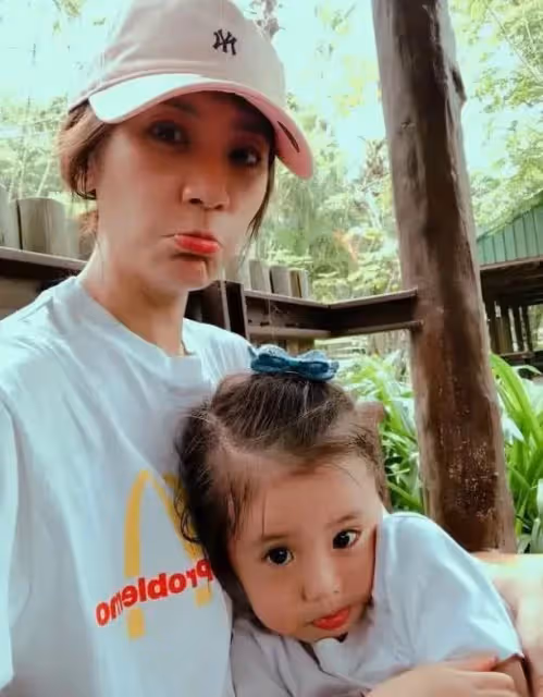 賈靜雯的仨女兒:老大遺傳父親下巴,老二弱視,老三濃眉大眼