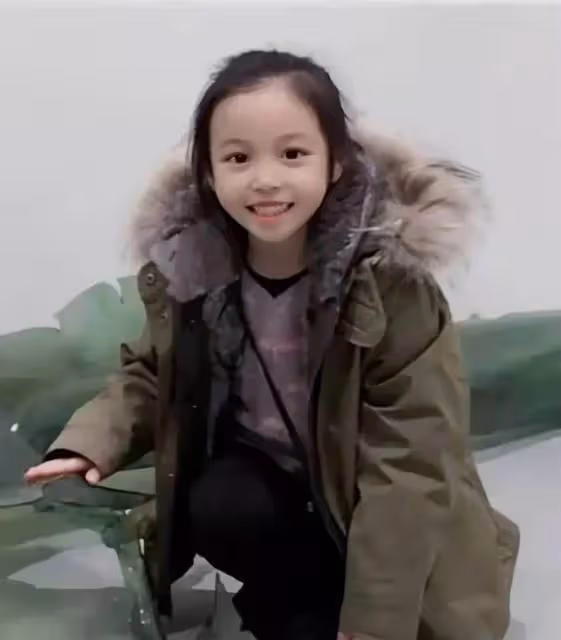 趙薇11歲女兒長成大姑娘了!繼承媽媽的大眼睛清純可愛,網友:還有一張初戀臉?