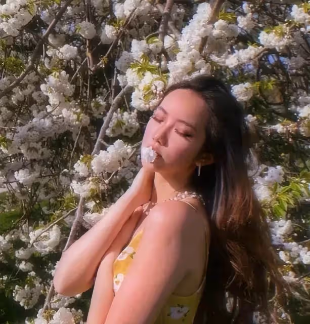 駱達華女兒長得真驚艷！一襲碎花裙身材不輸模特，和爸爸五官很像，網友：星范十足