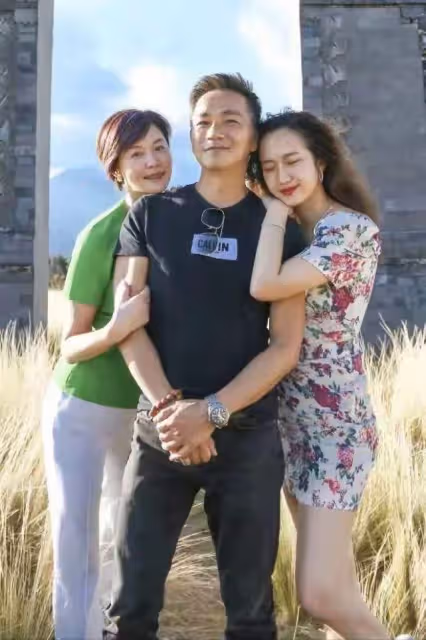 駱達華女兒長得真驚艷！一襲碎花裙身材不輸模特，和爸爸五官很像，網友：星范十足