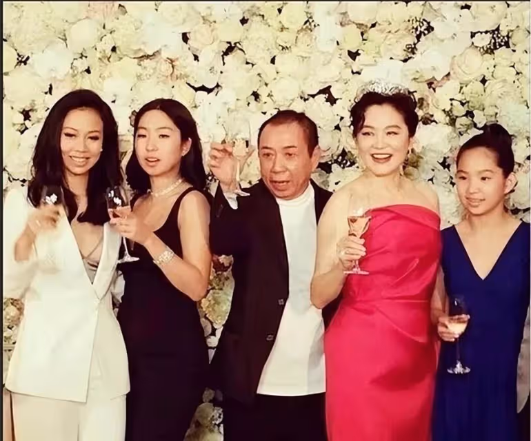 除了林青霞收老公9億別墅 ,港圈中幾位闊太也收了老公的厚禮,網友:都是「人生勝利組」