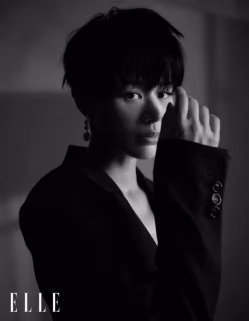 胡杏兒攜三胎兒子拍大片!奕宏長得胖嘟嘟,媽媽卻暴瘦變排骨胸