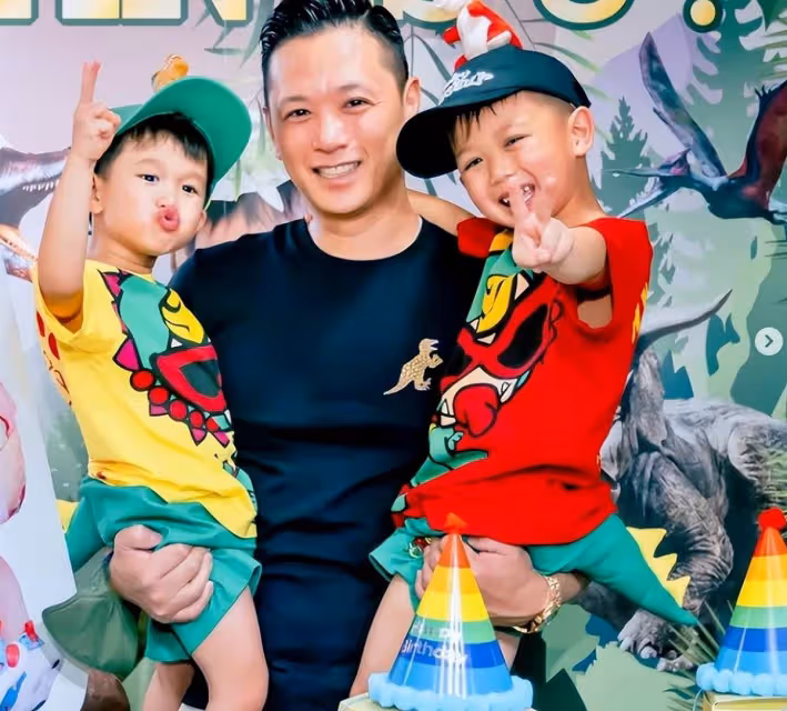 胡杏兒攜三胎兒子拍大片!奕宏長得胖嘟嘟,媽媽卻暴瘦變排骨胸
