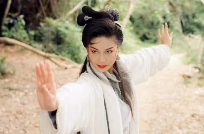 「最丑港姐」陳妙瑛的傳奇人生!甘做富豪22年的紅顏,與原配親如姐妹,孩子稱她為「二媽」