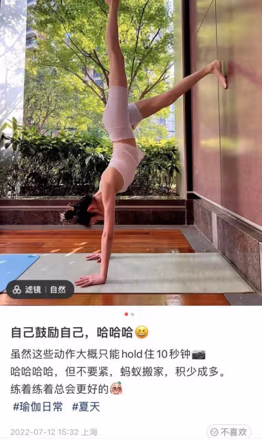何猷君被偶遇現身成都棋牌室,笑容滿面手戴金戒,不見老婆孩子