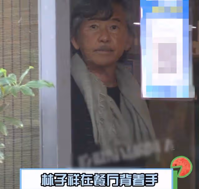 林子祥夫婦與好友聚餐,60歲葉倩文滿手名貴首飾,結婚26年仍恩愛