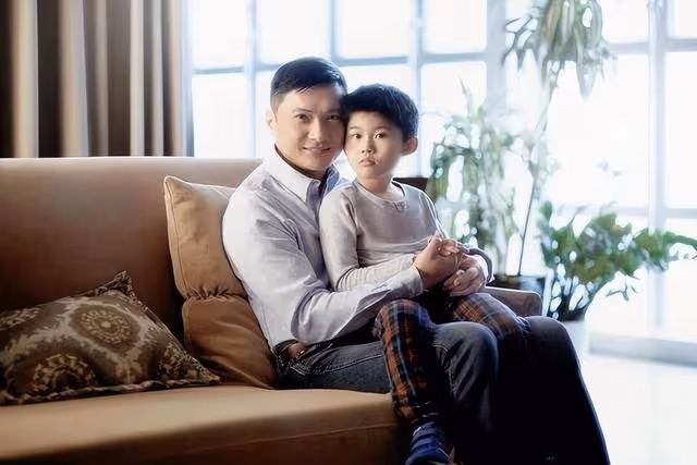TVB前當家小生近況曝光!或廣州紮根已買房,自閉症兒子情況好轉