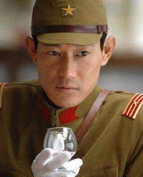 對中國充滿尊重和敬仰的日本人,讓女兒加入中國國籍,被日本人譴責和毆打