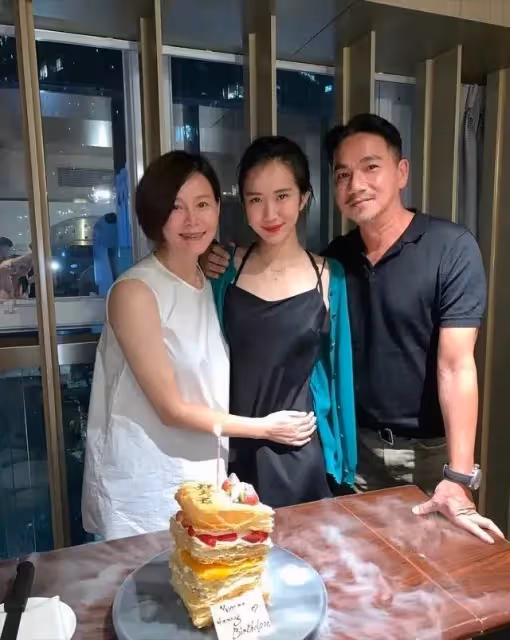 駱達華女兒長得真驚艷!一襲碎花裙身材不輸模特,和爸爸五官很像,網友:星范十足!
