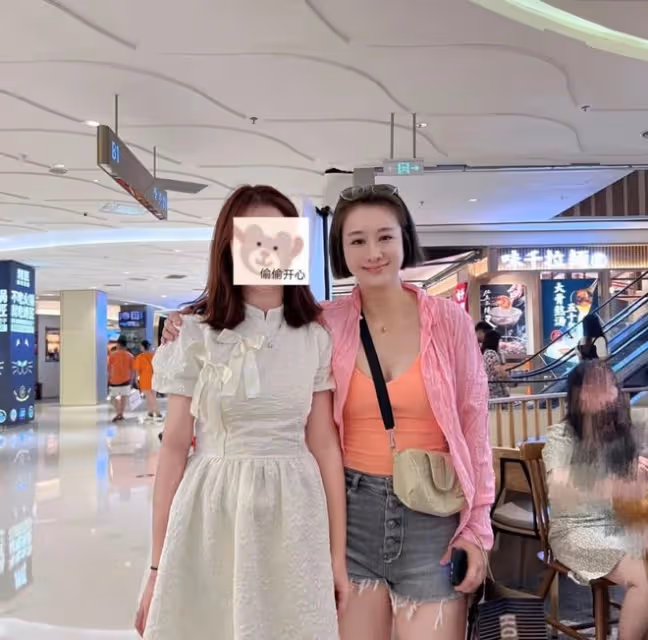收視女王退圈4年罕曝近照!背200多元包打扮性感,身材發福認不出