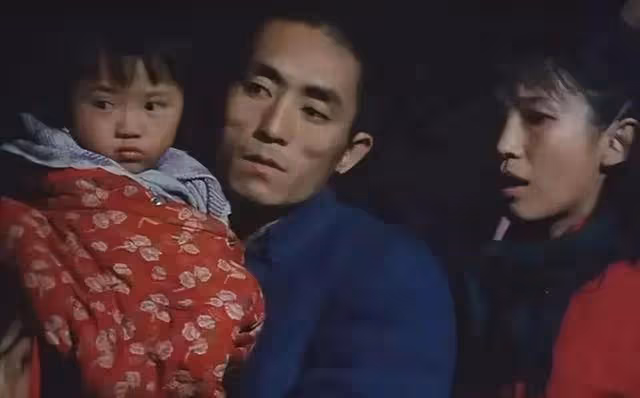 老戲骨呂麗萍發文悼念安倍,引發巨大爭議,真實面目暴露無遺