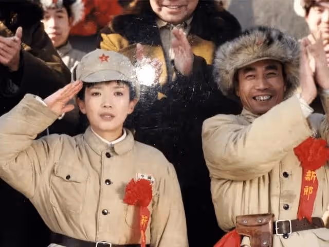老戲骨呂麗萍發文悼念安倍,引發巨大爭議,真實面目暴露無遺