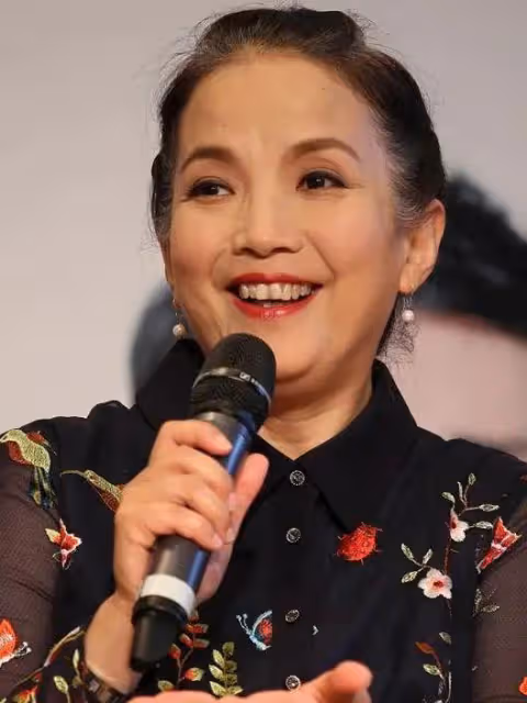 老戲骨呂麗萍發文悼念安倍,引發巨大爭議,真實面目暴露無遺