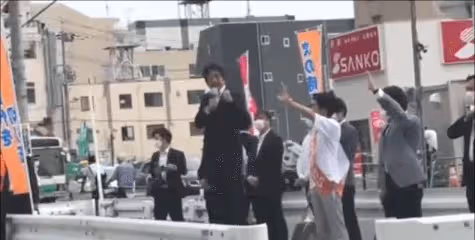 老戲骨呂麗萍發文悼念安倍,引發巨大爭議,真實面目暴露無遺
