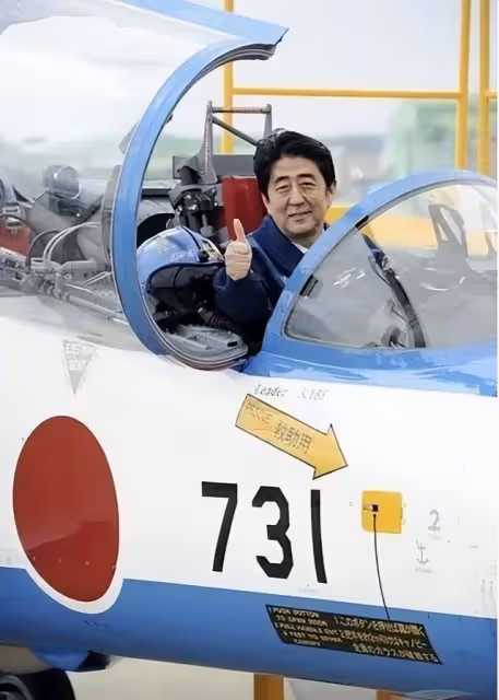 老戲骨呂麗萍發文悼念安倍,引發巨大爭議,真實面目暴露無遺