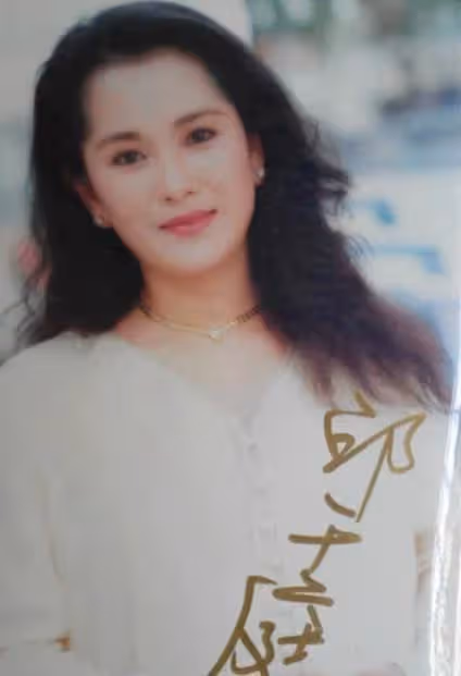 64歲邱于庭近照曝光,風采不減當年,為陪伴母親回台定居,獨自養兒長大,對感情不再有期待:後半生都用來盡孝!