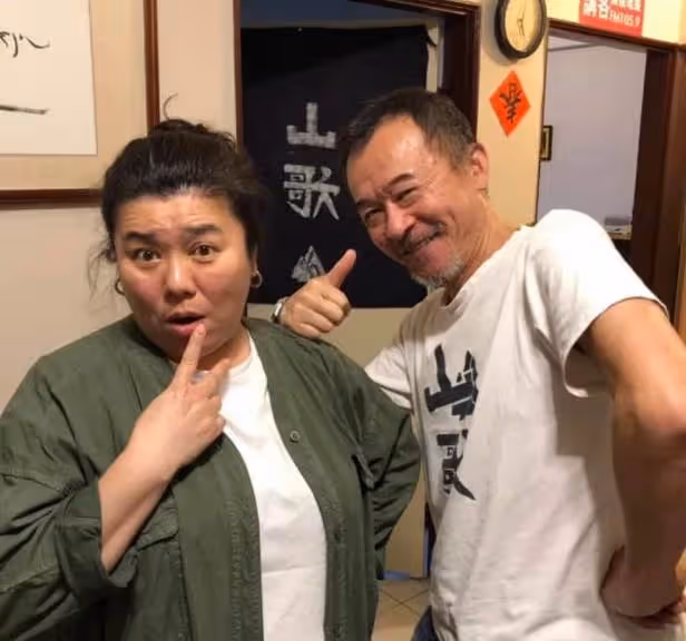 「切30公分大腸」才保命!金曲歌王「黃連煜」曾患病暴瘦8公斤,走過鬼門關,豁達坦言「從不做健檢」:該來的總會來!