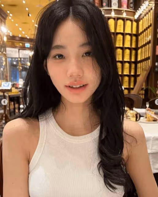 小S14歲的女兒化身「小廚娘」!化妝燙髪打扮成熟,越來越有明星范❤