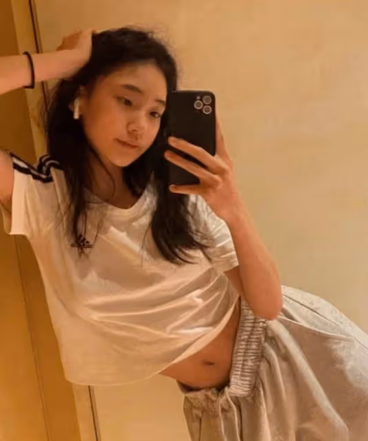 小S14歲的女兒化身「小廚娘」!化妝燙髪打扮成熟,越來越有明星范❤