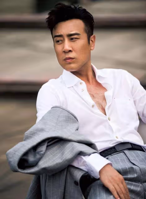 相守30年!窮小子18歲愛上了鄰家女「從零拚到有」不離棄 成名後鬧緋聞「不負糟糠妻恩」讓太太很放心
