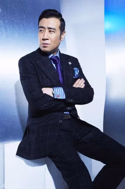 相守30年!窮小子18歲愛上了鄰家女「從零拚到有」不離棄 成名後鬧緋聞「不負糟糠妻恩」讓太太很放心
