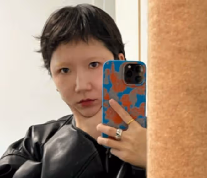 被問妻子眉毛去哪裡,郝劭文罕見動怒,稱每人都有做自己的權利