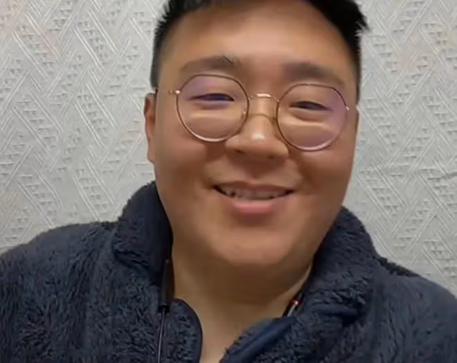 被問妻子眉毛去哪裡,郝劭文罕見動怒,稱每人都有做自己的權利