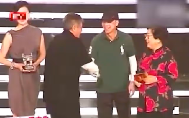 華鼎獎經典一幕:趙本山馮小剛互扇耳光,明嘲暗諷互揭老底太卷了