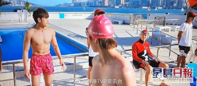 Viu台游泳新劇備受好評!Jeffrey池中甩孖煙囪露pat