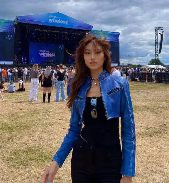 任達華女兒穿比基尼太驚艷!110厘米美腿吸睛,17歲顏值不輸超模