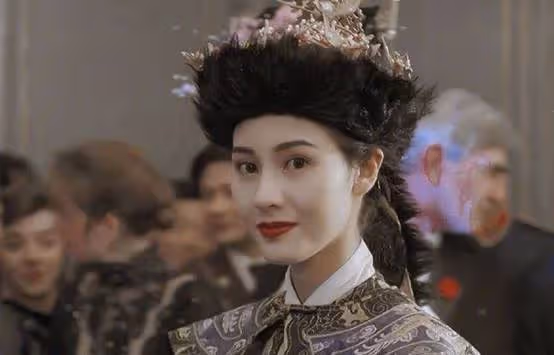 瘦成皮包骨、青筋凸出,8位脫相式衰老的女星,今昔對比差距大