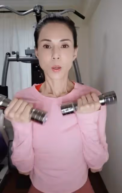 瘦成皮包骨、青筋凸出,8位脫相式衰老的女星,今昔對比差距大