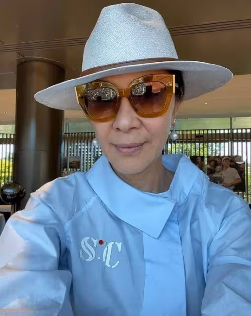 楊紫瓊攜78歲法拉利總裁男友,為好友慶生,花甲年風韻猶存,臉部皺紋明顯,網贊:自然老去的容顏最美
