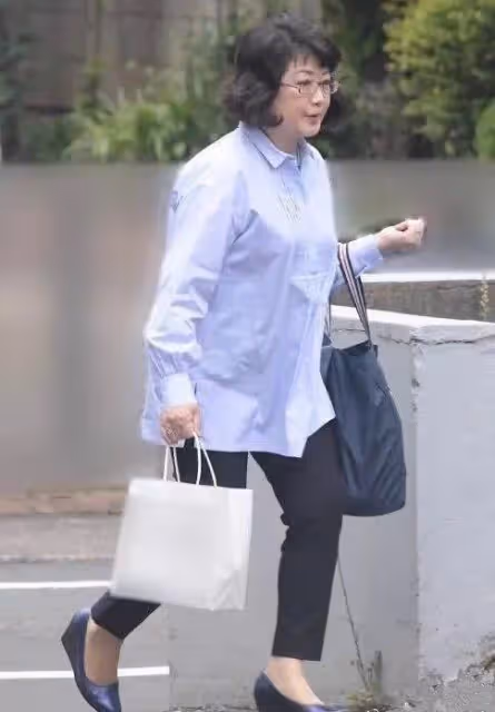61歲山口百惠最新近照;歲月從不敗美人,優雅老去是人生最大的福分!