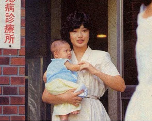 61歲山口百惠最新近照;歲月從不敗美人,優雅老去是人生最大的福分!