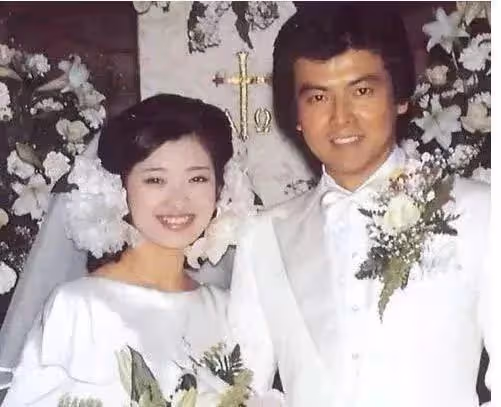61歲山口百惠最新近照;歲月從不敗美人,優雅老去是人生最大的福分!
