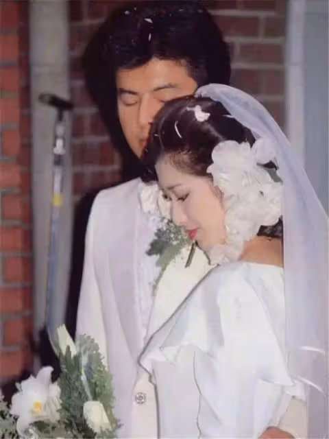 61歲山口百惠最新近照;歲月從不敗美人,優雅老去是人生最大的福分!