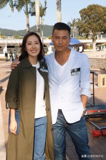 花13年釋懷喪母陰影,唐詩詠罕見曬與父兄合影,事業遇冷成踏腳石