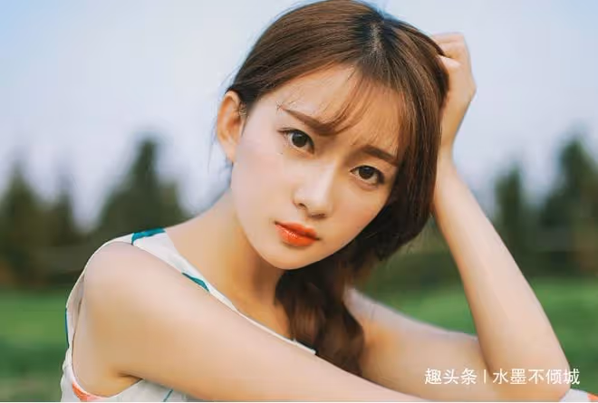 父親癱瘓,母親去女兒公司鬧:必須辭職,女兒無奈,調分公司走了