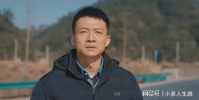 看到王慶來回農村後依依不捨的樣子，一下子理解他了，他也挺可憐