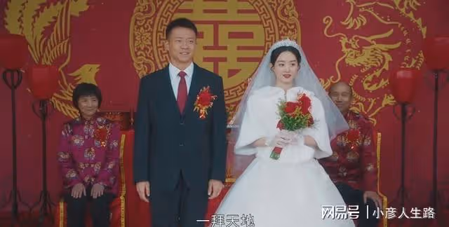 看到王慶來回農村後依依不捨的樣子，一下子理解他了，他也挺可憐
