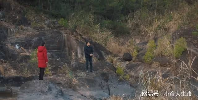 看到王慶來回農村後依依不捨的樣子，一下子理解他了，他也挺可憐