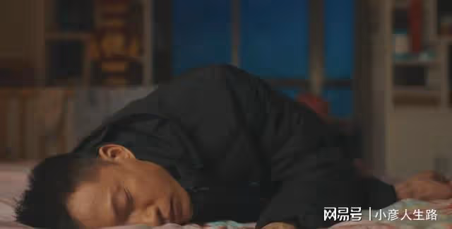 看到王慶來回農村後依依不捨的樣子，一下子理解他了，他也挺可憐